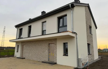 budowa-domu-jednorodzinnego-opole-elewacja-frontowa Budowa domu jednorodzinnego w Opolu – elewacja frontowa nowoczesnego budynku